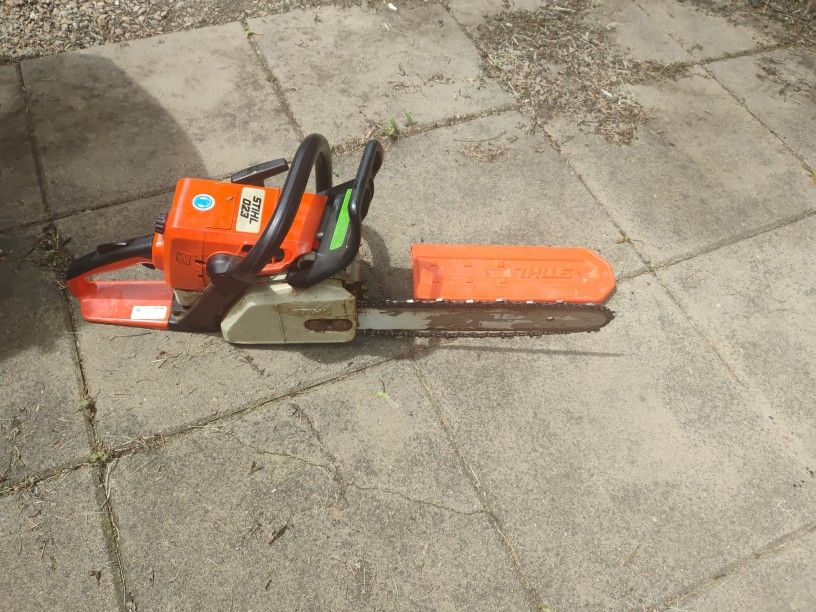 STIHL 023 12" chainsaw - Running