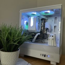Beautiful White Gaming PC