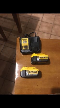 2 baterías y 1 cargador de 20v 5amp Dewalt