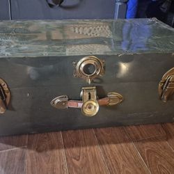 ww2 era foot locker trunk