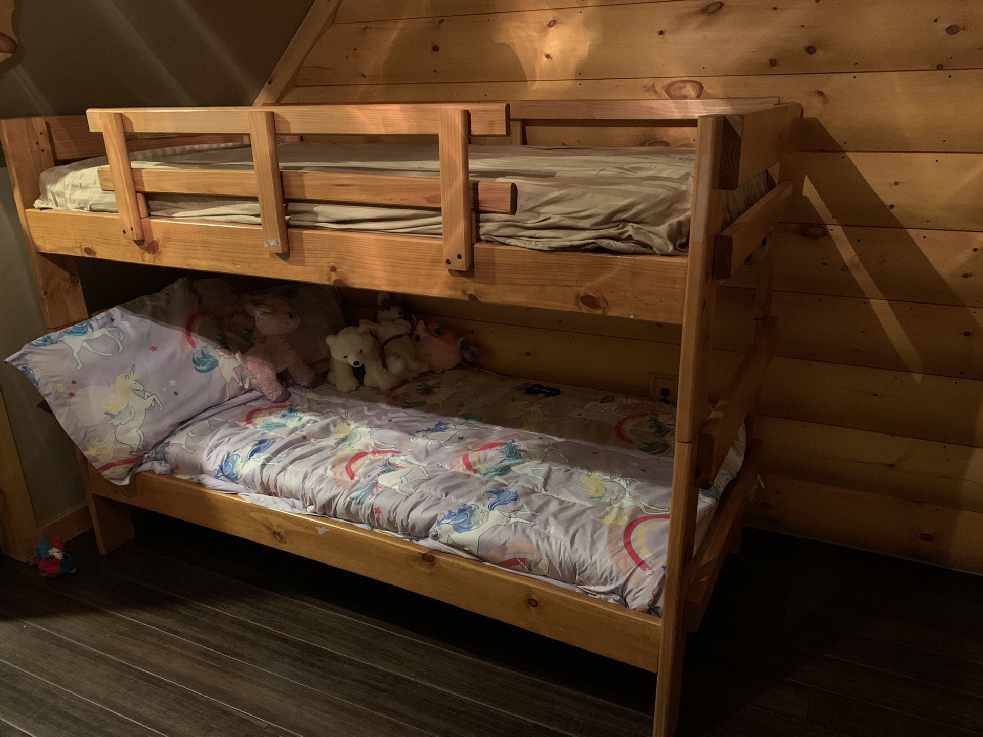 Twin Bunk Beds, Excellent condition