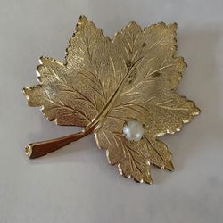 Vintage Gold Maple Leaf Brooch with Pearl Stone Sara Coventry 