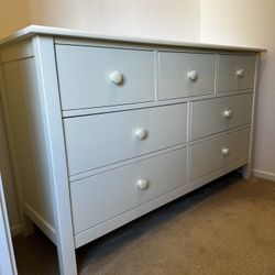 Pottery Barn Kids Kendall Dresser & Nightstand - Smoke/Pet Free Home