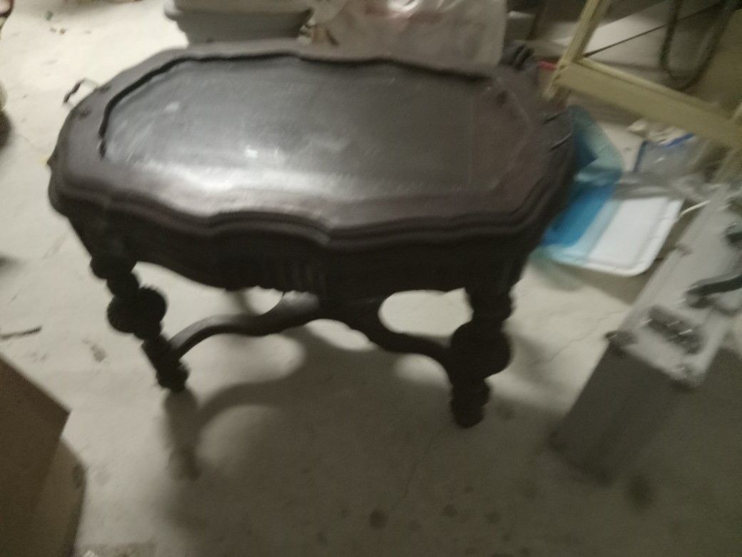 Antique Coffee Table. Top Is Removable Tray