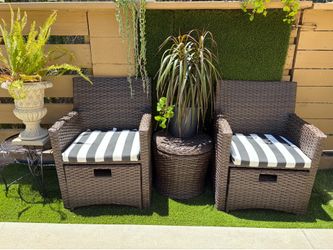 Out door Patio rattan chairs 🪑 and side table (cushions not including)