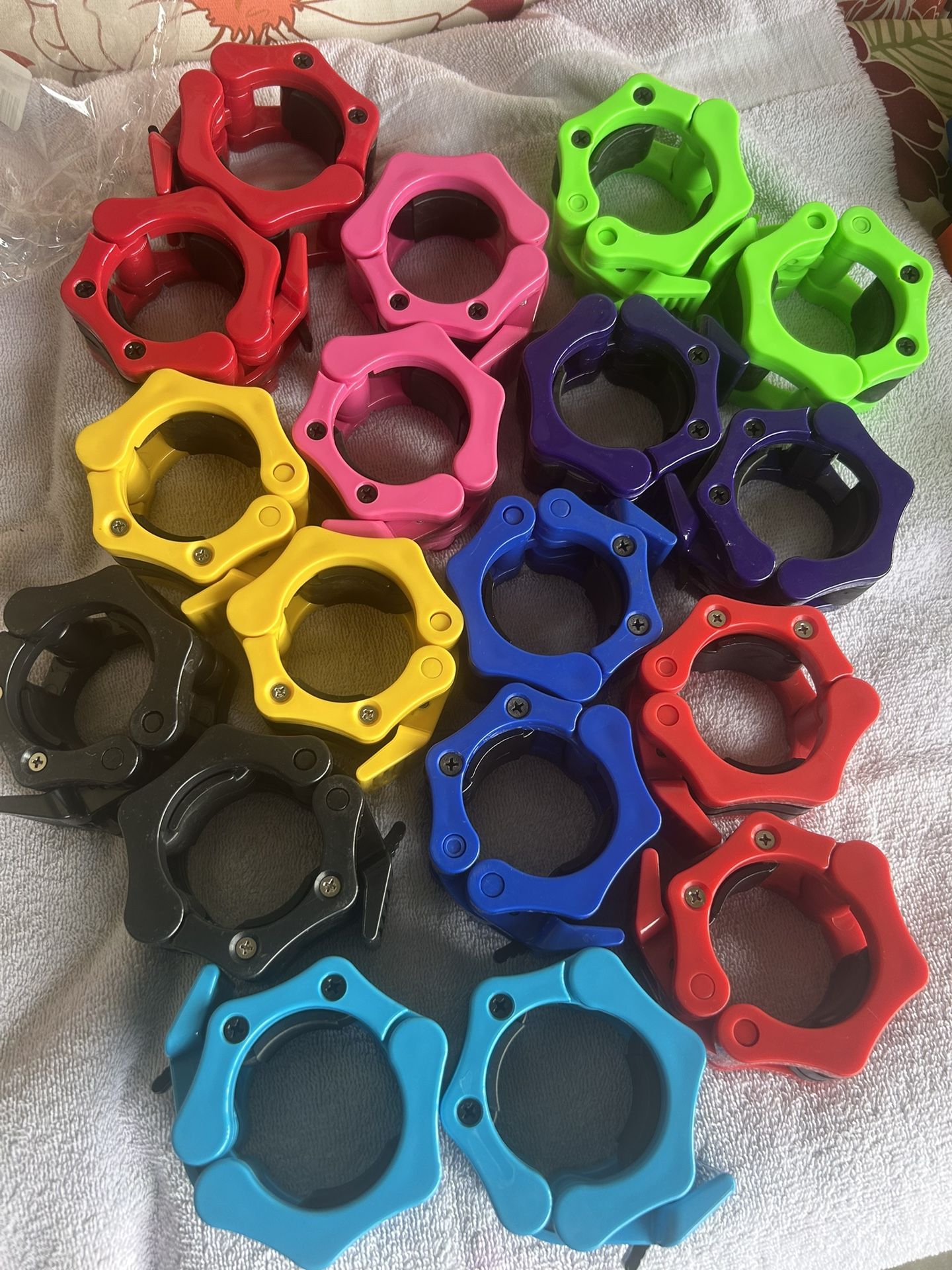 New Collar  They Are For A 2 Inch Bar that’s all the colors. I have nine dollars a pair.