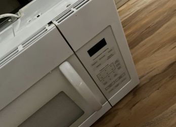 Hotpoint over the range microwave in white