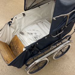 Vintage stork line baby carriage very nice