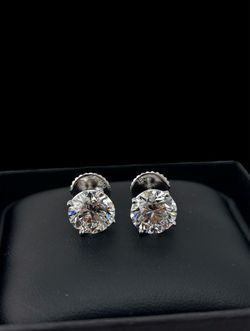Round Diamond Stud Earrings White Gold