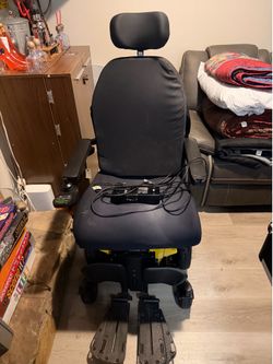 Electric wheelchair