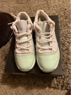 Jordan retro 11s 2y
