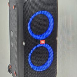 Like new JBL310 Partybox 240 watt