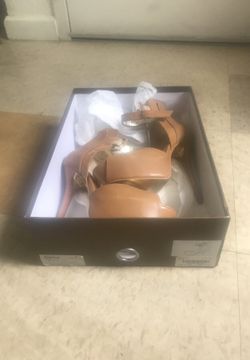 Very nice BeBe Heels size 7 in women $100 or $80