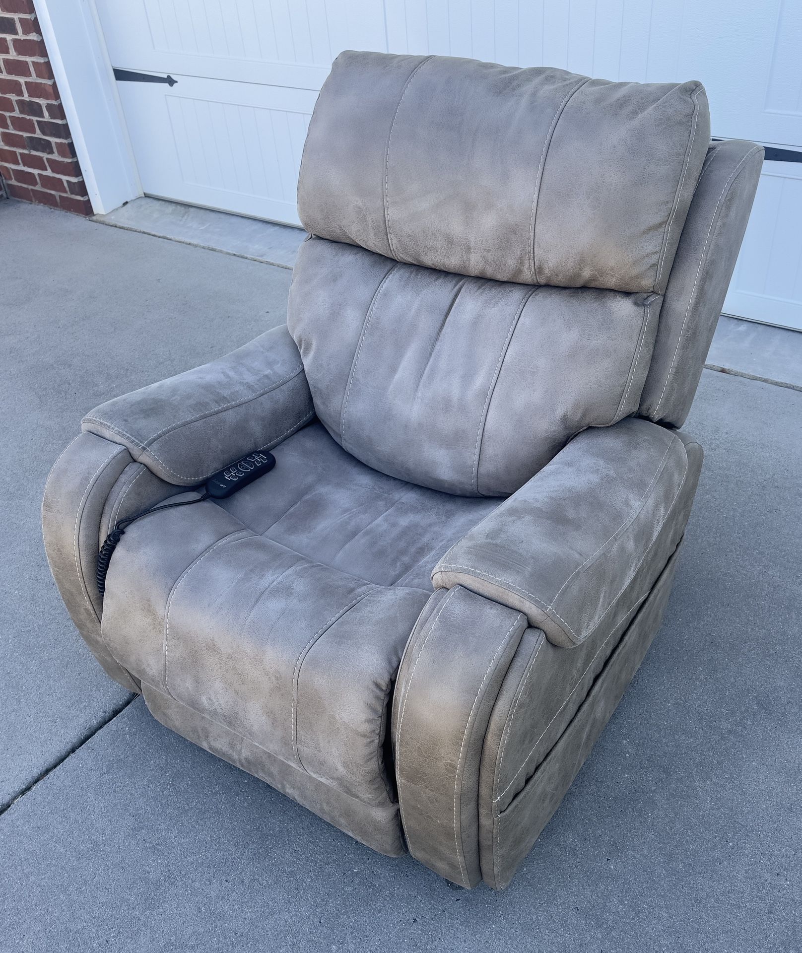 Power Mobility VivaLift Atlas Plus 2 Power Lift Recliner