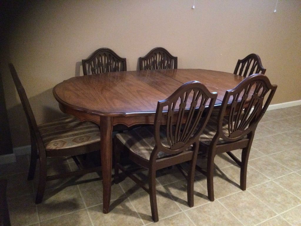 Dining room table with 6 chairs