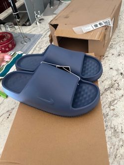 Nike calm 2.0 slides men’s size 12 brand new