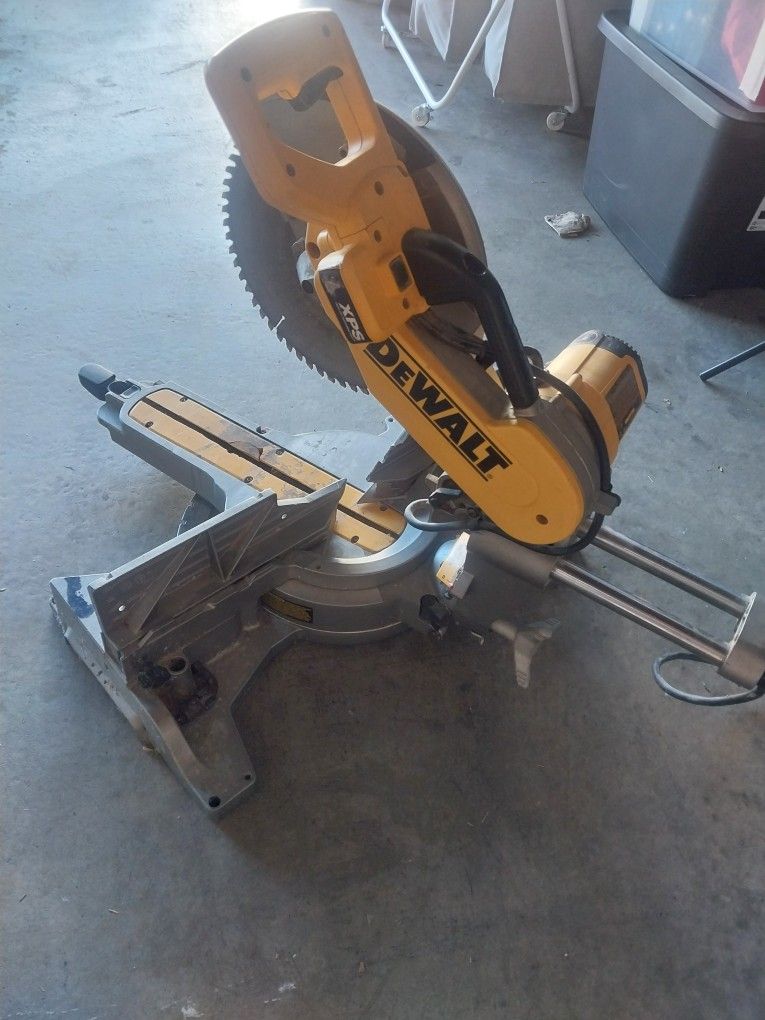 Dewalt Saw