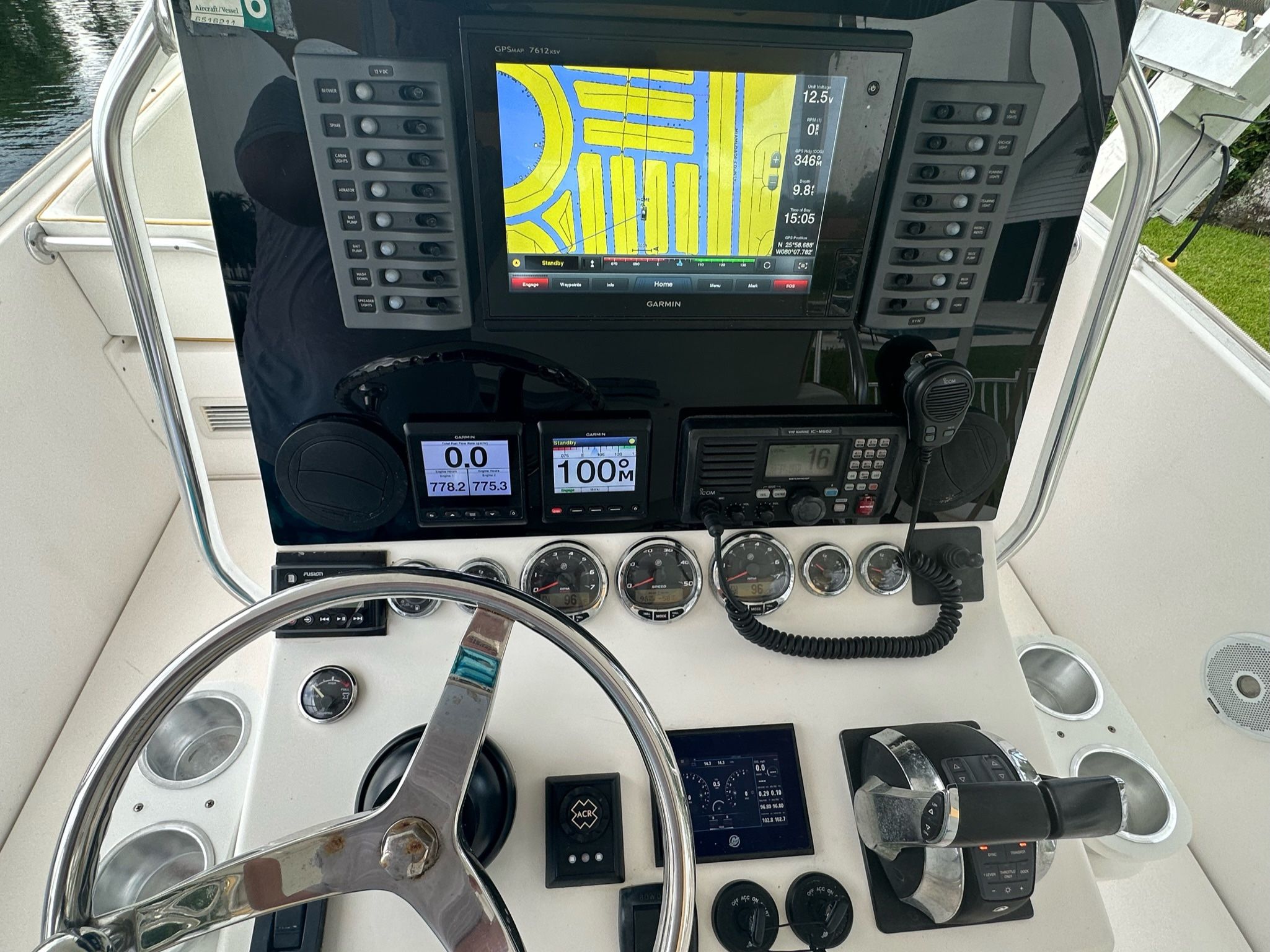 Contender 35 Center Console Cuddy cabin for Sale in Halndle Bch, FL