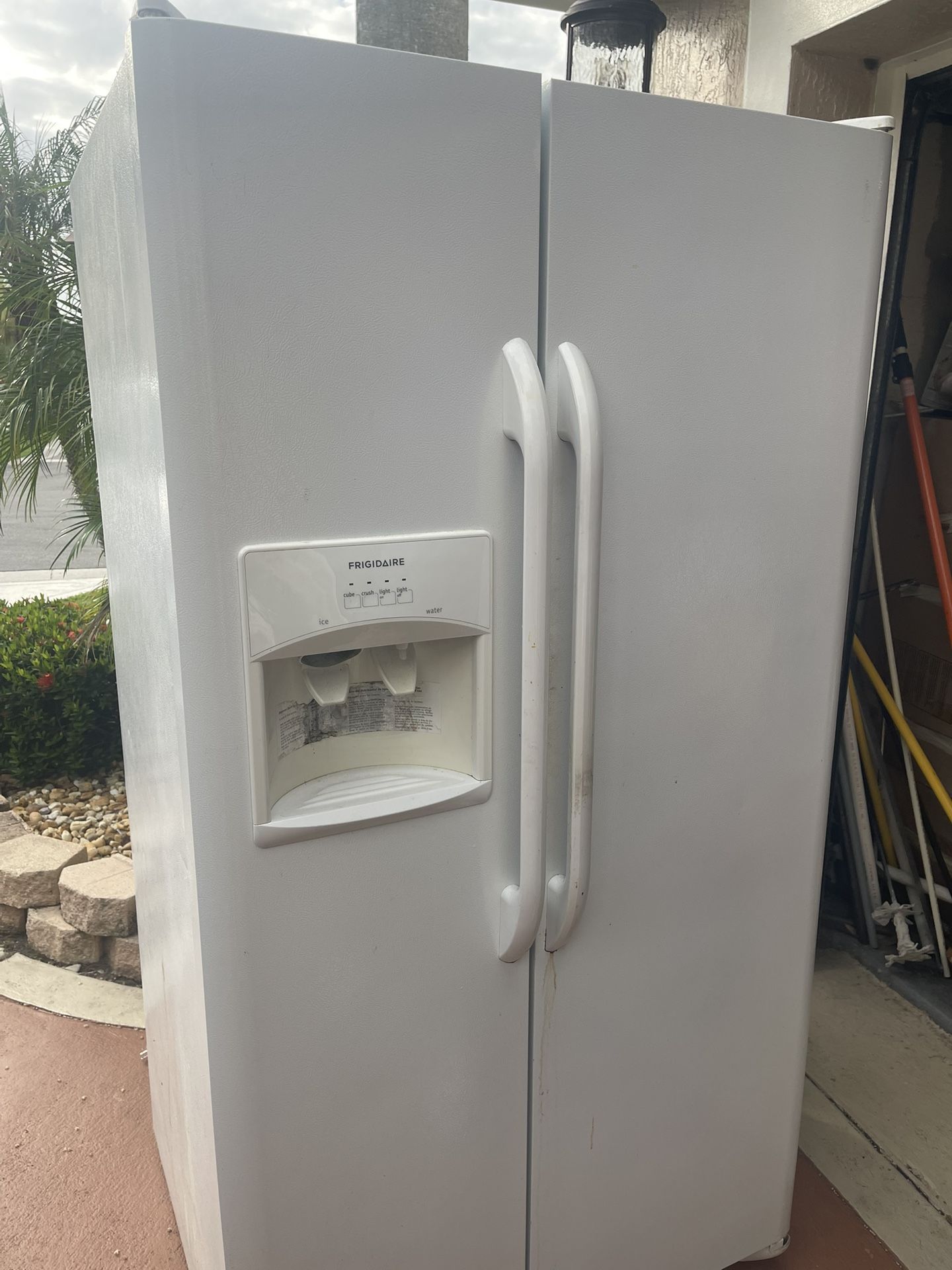 Frigidaire Refrigerator all working