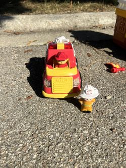 Toy Fire Truck With Figures 