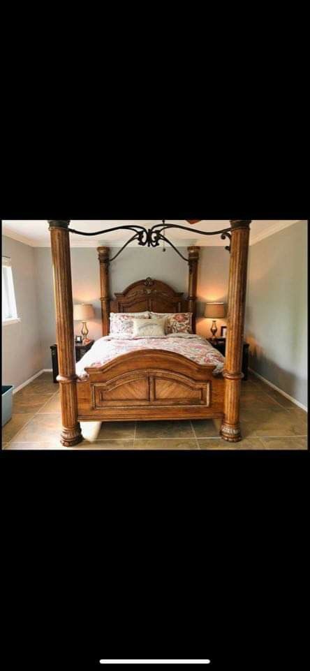 Cama queen con colchones