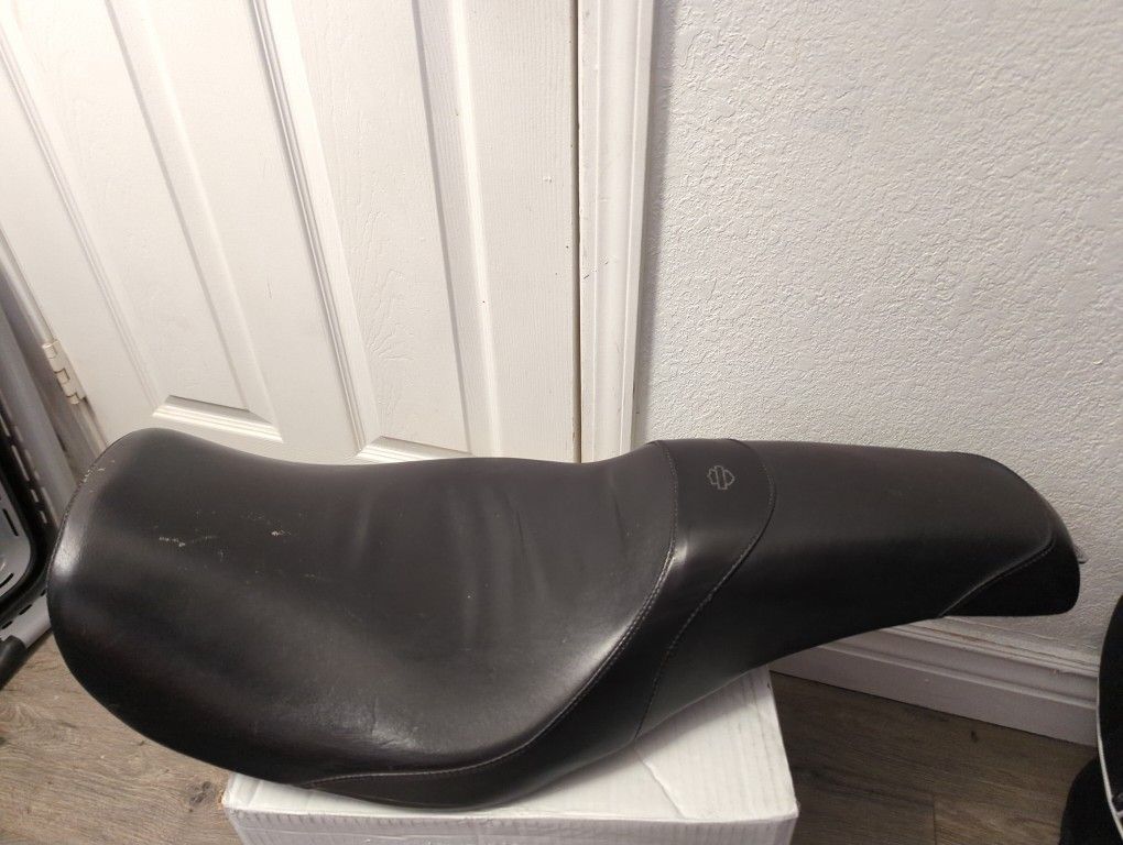 2 Up Seat For Harley-Davidson Dyna 06+