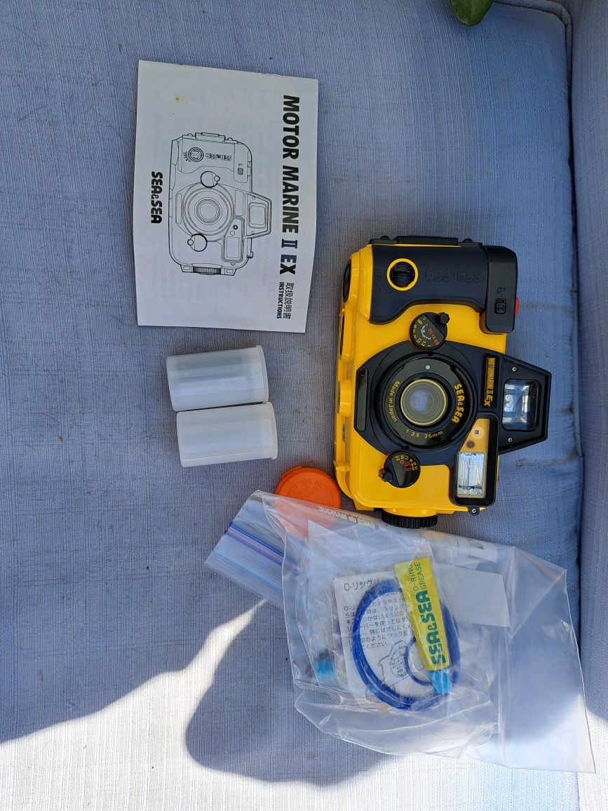 SEA & SEA 35MM UNDERWATER CAMERA 