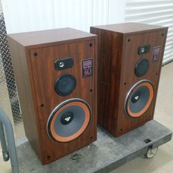 Cerwin Vega vintage speakers Series 30
