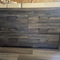 Ashley’s California King Set