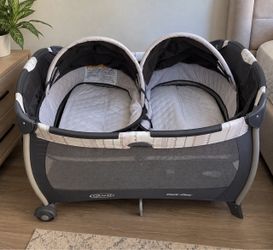 Graco Twin Bassinet Pack ’n Play – 2 Baby Bassinets Included