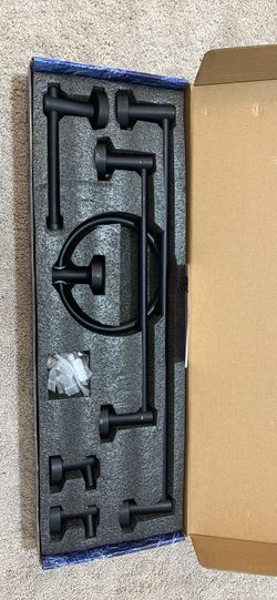 Bathroom hardware set