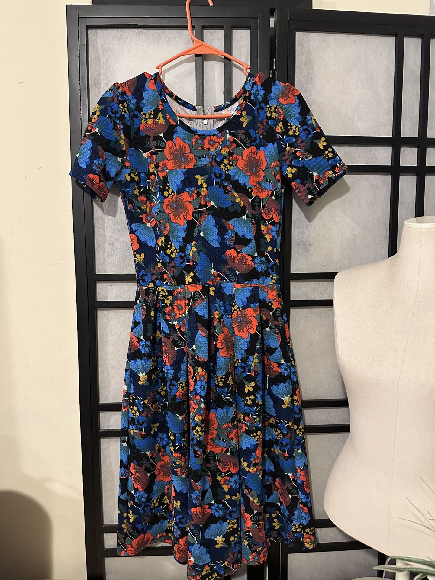 Women’s LulaRoe Amelia XS