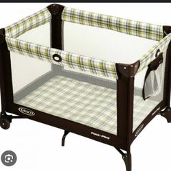 Pack And play Portable Crib Excellent Condition