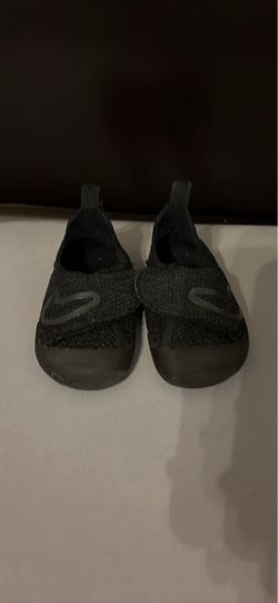 Toddler shoes 6C