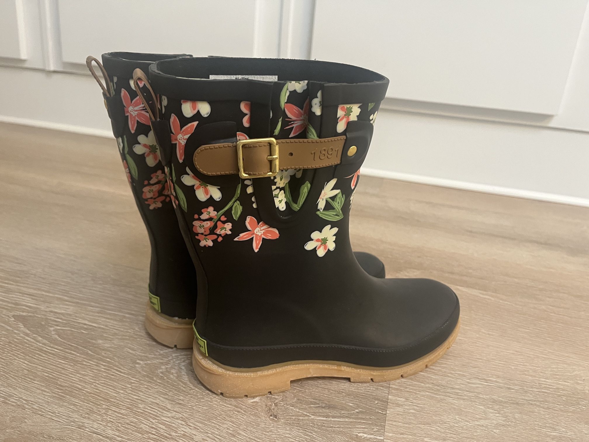 Western chief Brand NEW Women’s Size 7 Rain Boots