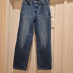 Women's Denizen high-waisted skinny blue jeans with a relaxed fit size 4.