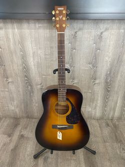 Yamaha F335 Acoustic Guitar