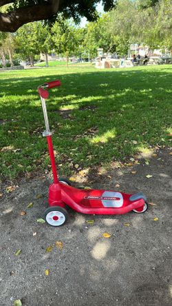 Radio Flyer 3 wheel scooter - toddler