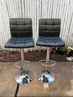 2 Bar stools