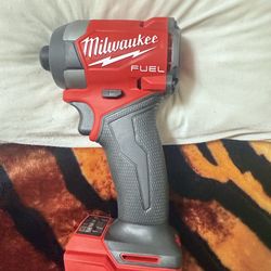 Milwaukee Drill de impacto 1/4 fuel