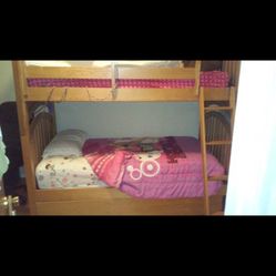 Beautiful Wood Bunk Bed Set With 3rd Trundle Bed
