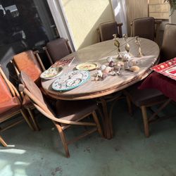 Round Table and Chairs 
