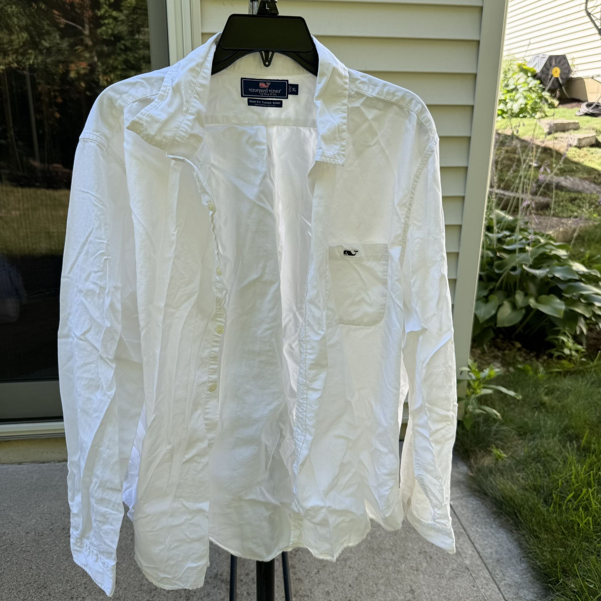 White Vineyard Vines button up shirt