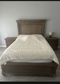 Queen size Bedroom set ( include Mattress 3 month old )