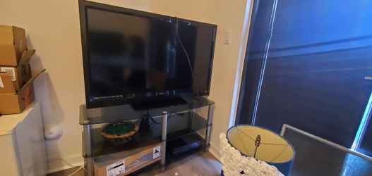Tv Vizio And Tv Stand/ Televisor Y Mueble 