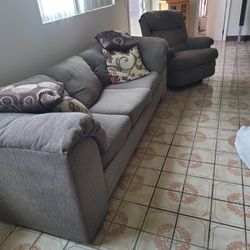 Quinn  Sofá Bed & Recliner, Godd Conditions 