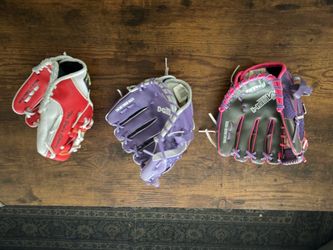 Baseballs gloves