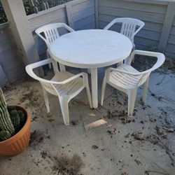 Outdoor Table And Chairs 