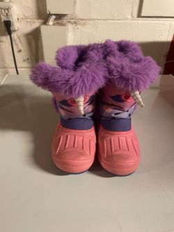 Young Girls winter boots size 9