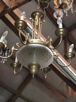 Beautiful chandelier 6 lights ! In great Condition!